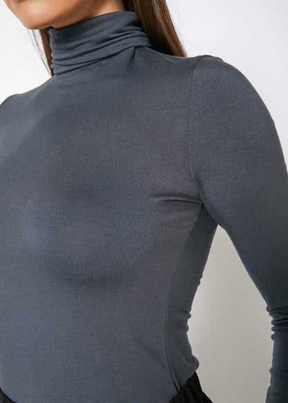 Women's Turtle Neck Fitted Top In Charcoal